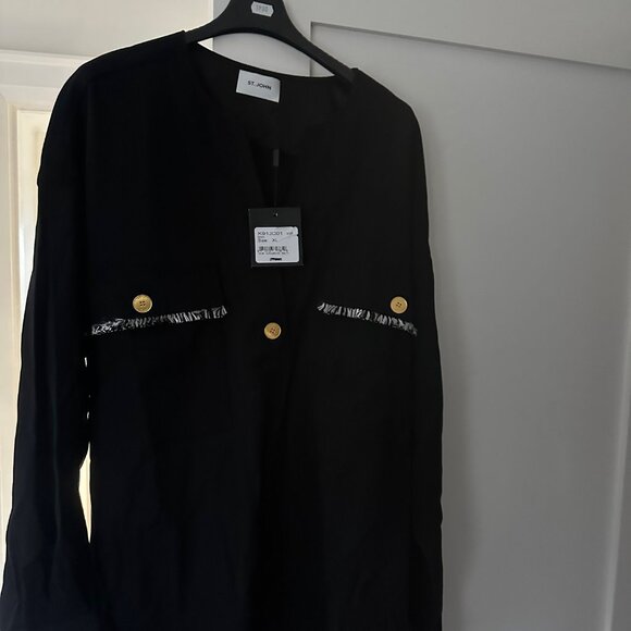 St. John's Clothing-Top - Picture 2 of 2